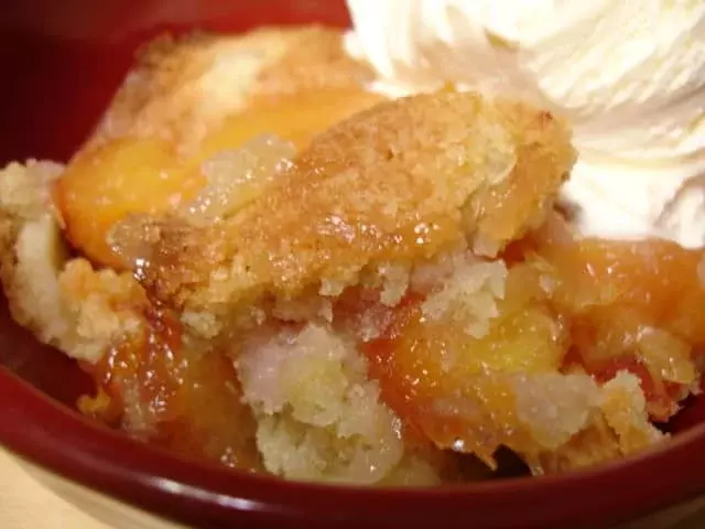 low calorie peach cobbler