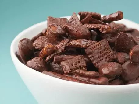 chocolate crunch snack mix