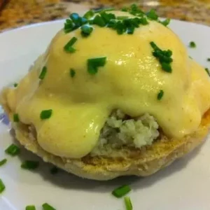 crab eggs benedict