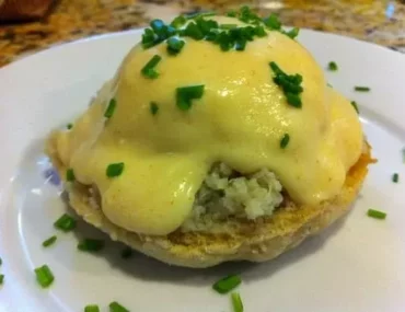 crab eggs benedict