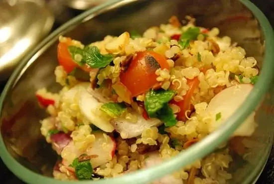 tomato mint quinoa salad