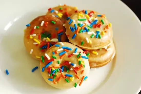 mini baked glazed doughnuts