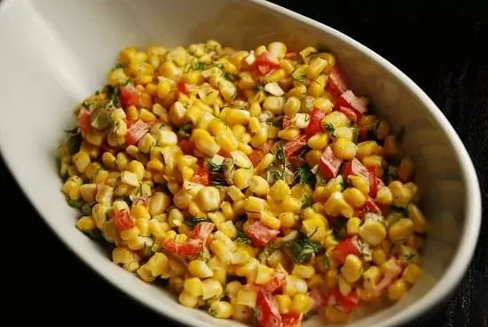 corn salad with red pepper and dill