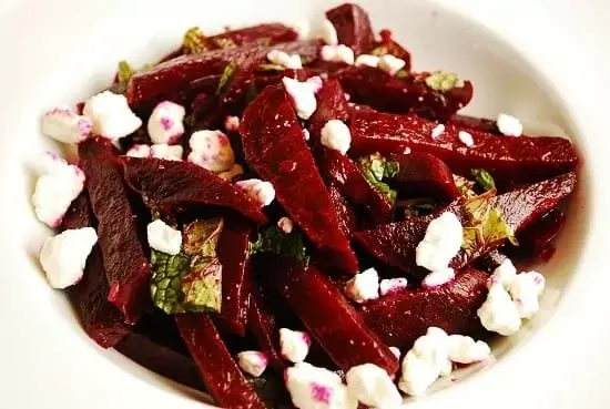 beet and goat cheese salad