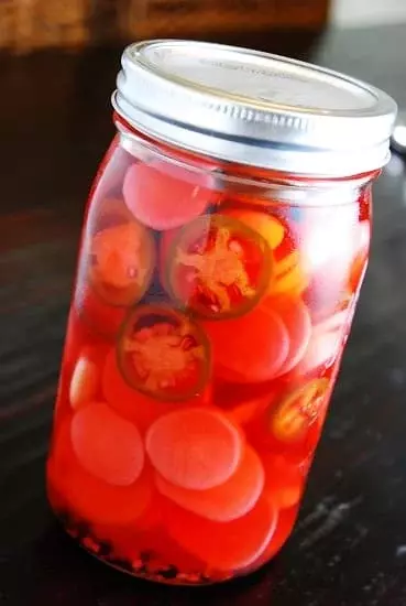 spicy pickled radishes