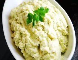 cheesy cauliflower mashed potatoes