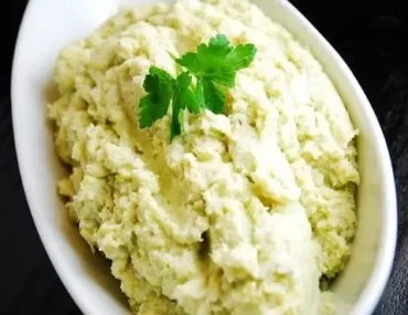 cheesy cauliflower mashed potatoes