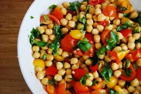 chickpea tomato andbasil salad