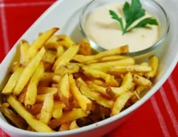 baked fries with garlic cheese sauce