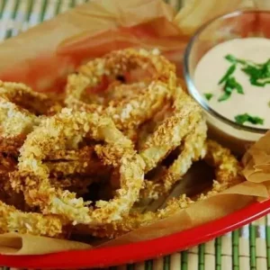 baked onion rings with creamy chipotle dipping sauce