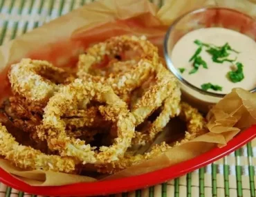 baked onion rings with creamy chipotle dipping sauce