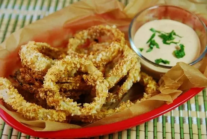 baked onion rings with creamy chipotle dipping sauce