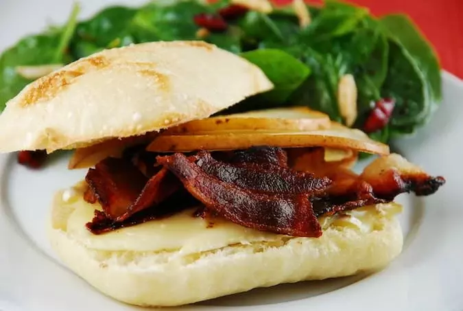 bacon brie and pear sandwich