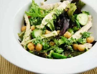 chicken and garbanzo bean pesto salad