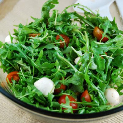 arugula caprese salad