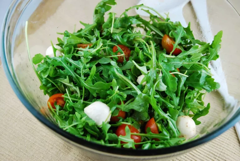 arugula caprese salad