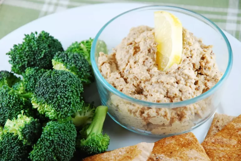 cauliflower hummus