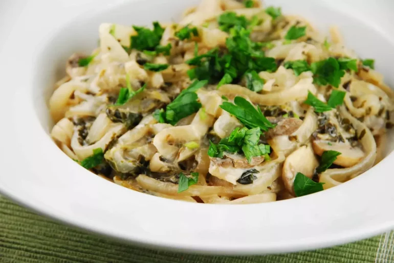 mushroom spinach and caramelized onion pasta