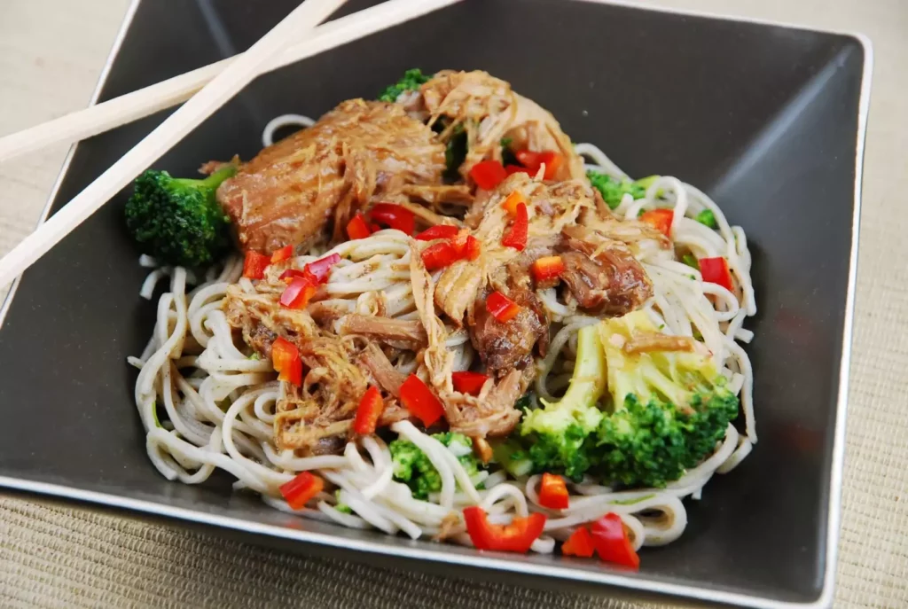 slow cooker asian chicken with noodles and broccoli