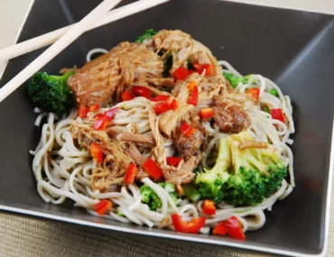 slow cooker asian chicken with noodles and broccoli