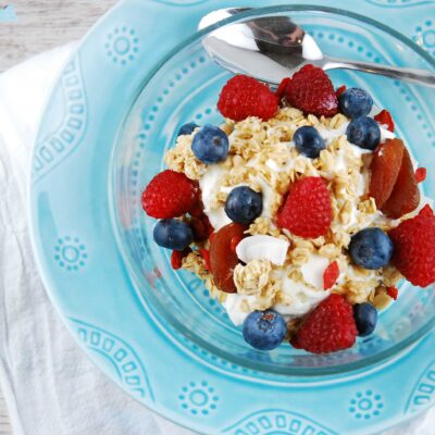 yogurt granola parfait