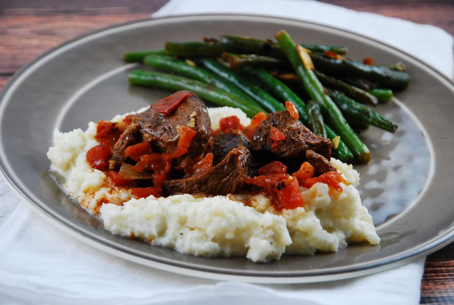 Slow Cooker Garlic Beef And Cauliflower Mash 8 Points LaaLoosh