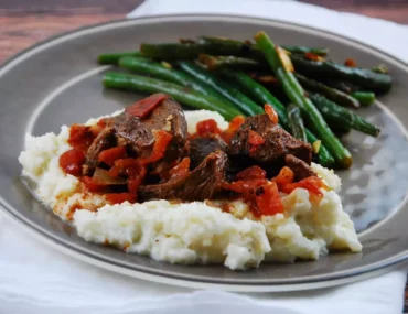 slow cooker garlic beef cauliflower mash