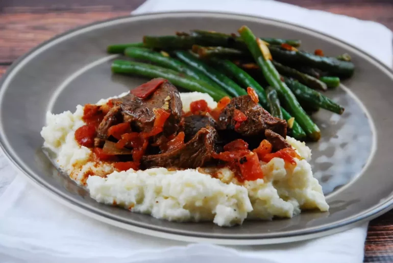 slow cooker garlic beef cauliflower mash