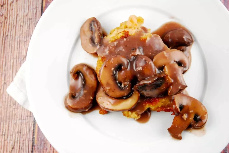 chicken and mushrooms with red wine sauce