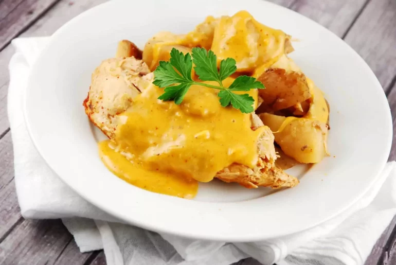 crock pot cheesy chicken and potatoes