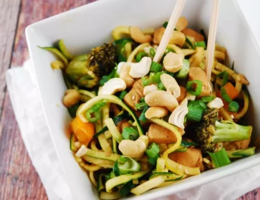 cashew chicken with zucchini noodles