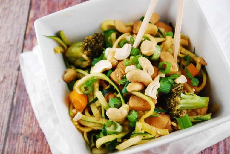 cashew chicken with zucchini noodles