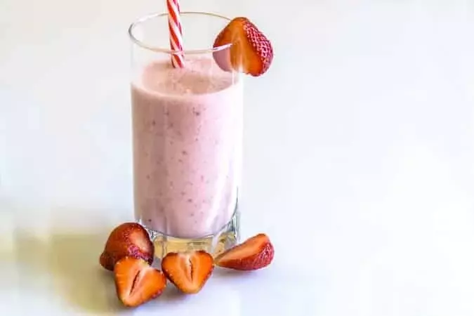 Strawberry Oatmeal Smoothie 675x450