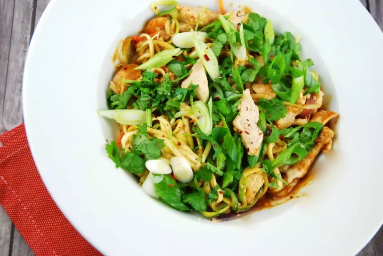 chicken pad thai with zoodles