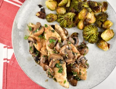 Chicken and Mushrooms in Garlic Wine Sauce