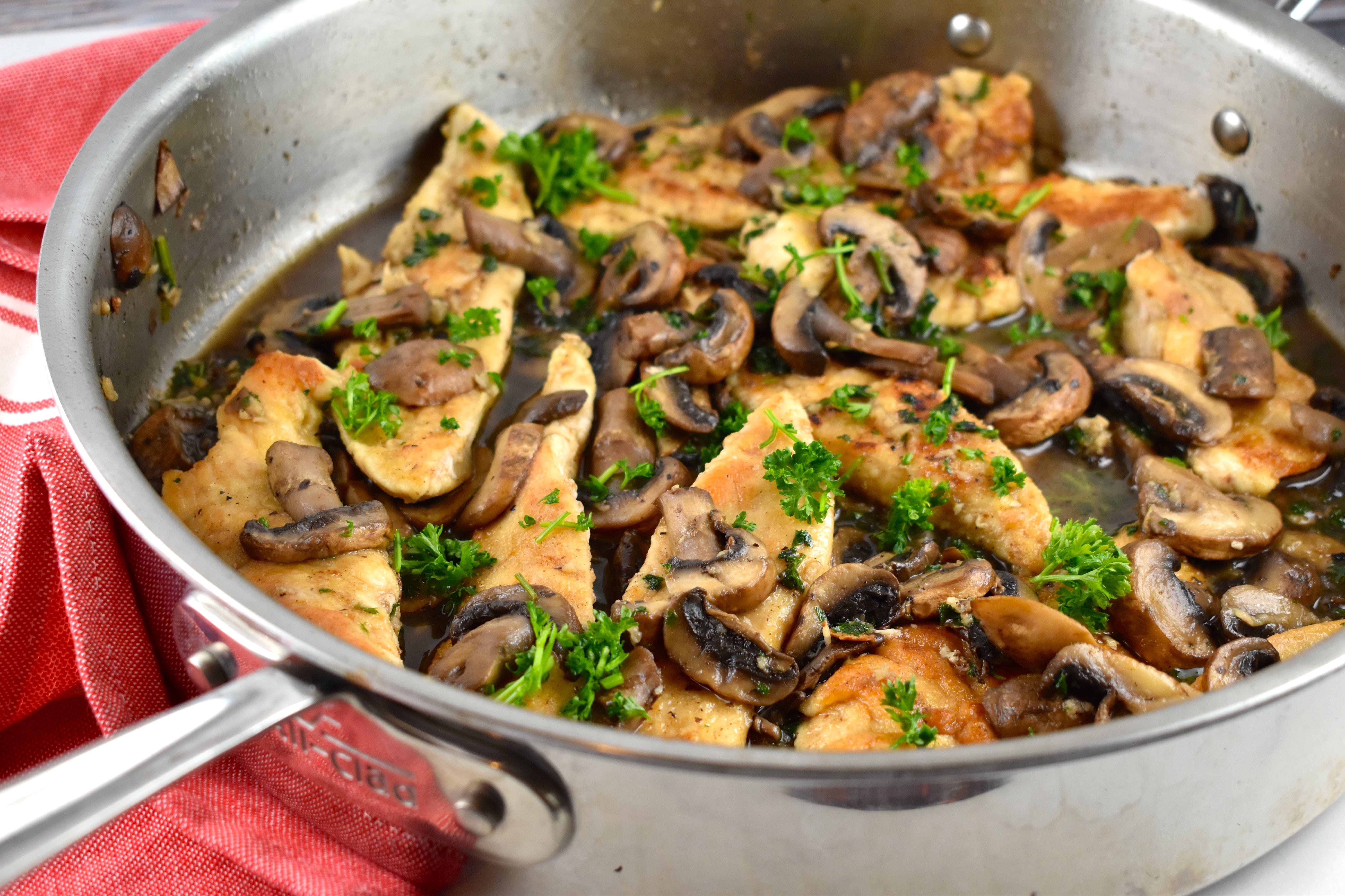 Chicken and Mushrooms in Garlic Wine Sauce Recipe 3 Points LaaLoosh