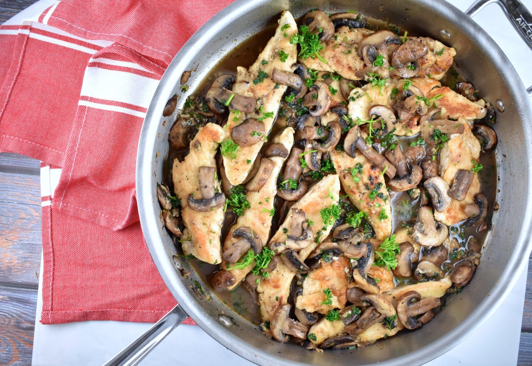 Chicken And Mushrooms In Garlic Wine Sauce Recipe | LaaLoosh