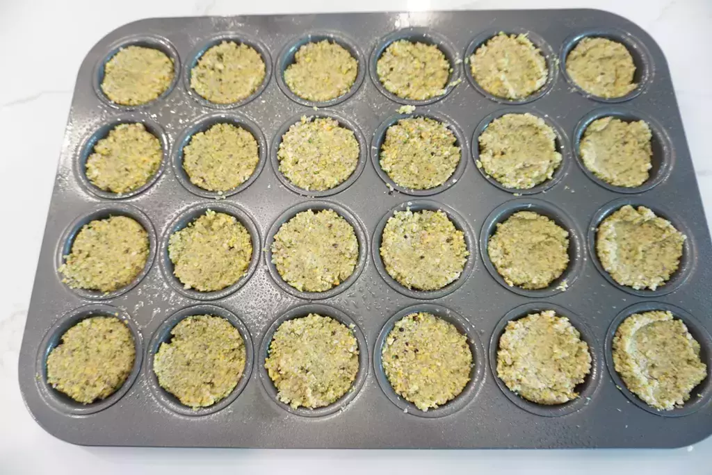 broccoli cheddar quinoa bites pan