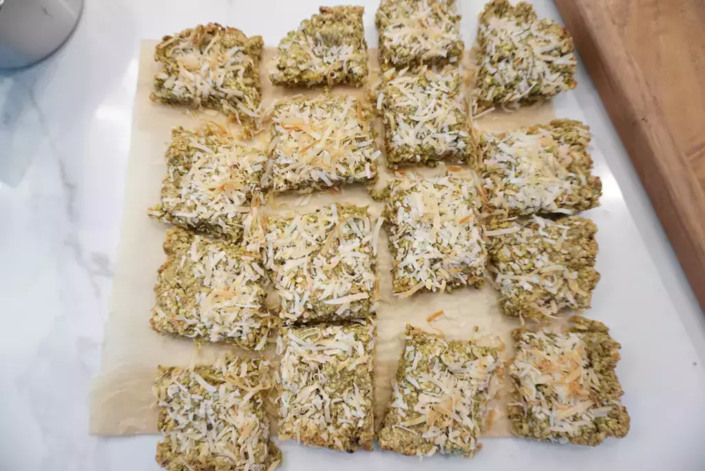 pistachio snack squares cut