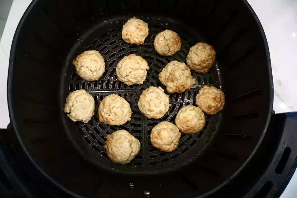 air fryer powdered sugar donut holes