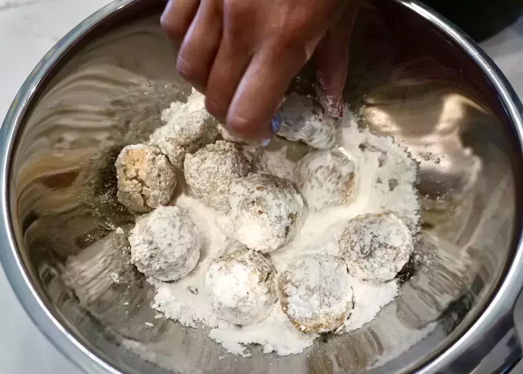 air fryer powdered sugar donut holes